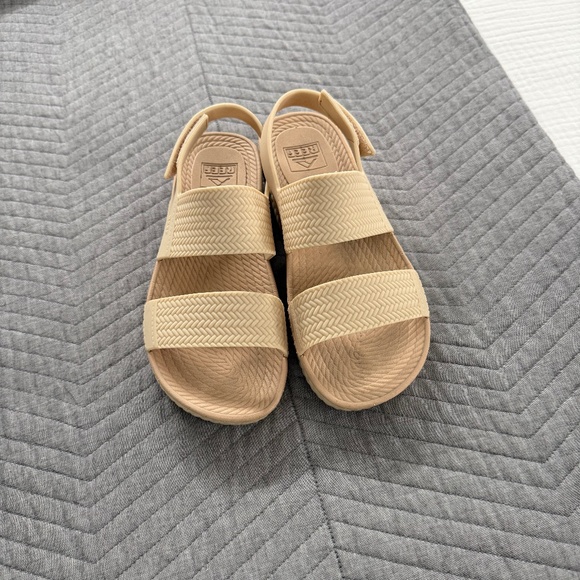 Reef Sandals - Picture 2 of 3
